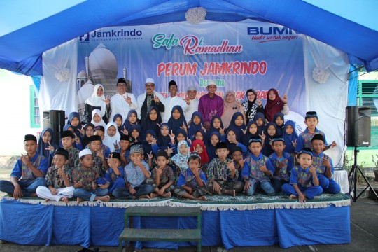 Dirut Perum Jamkrindo Safari Ramadhan ke Watampone