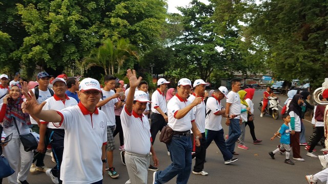 Perum Jamkrindo Gelar Jalan Sehat