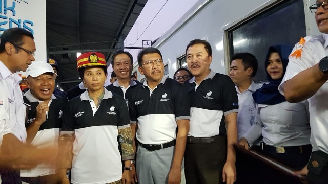 Melepas Pemudik di Stasiun Senen