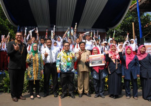 Perum Jamkrindo Bagikan Puluhan Ribu Paket Bantuan Pendidikan