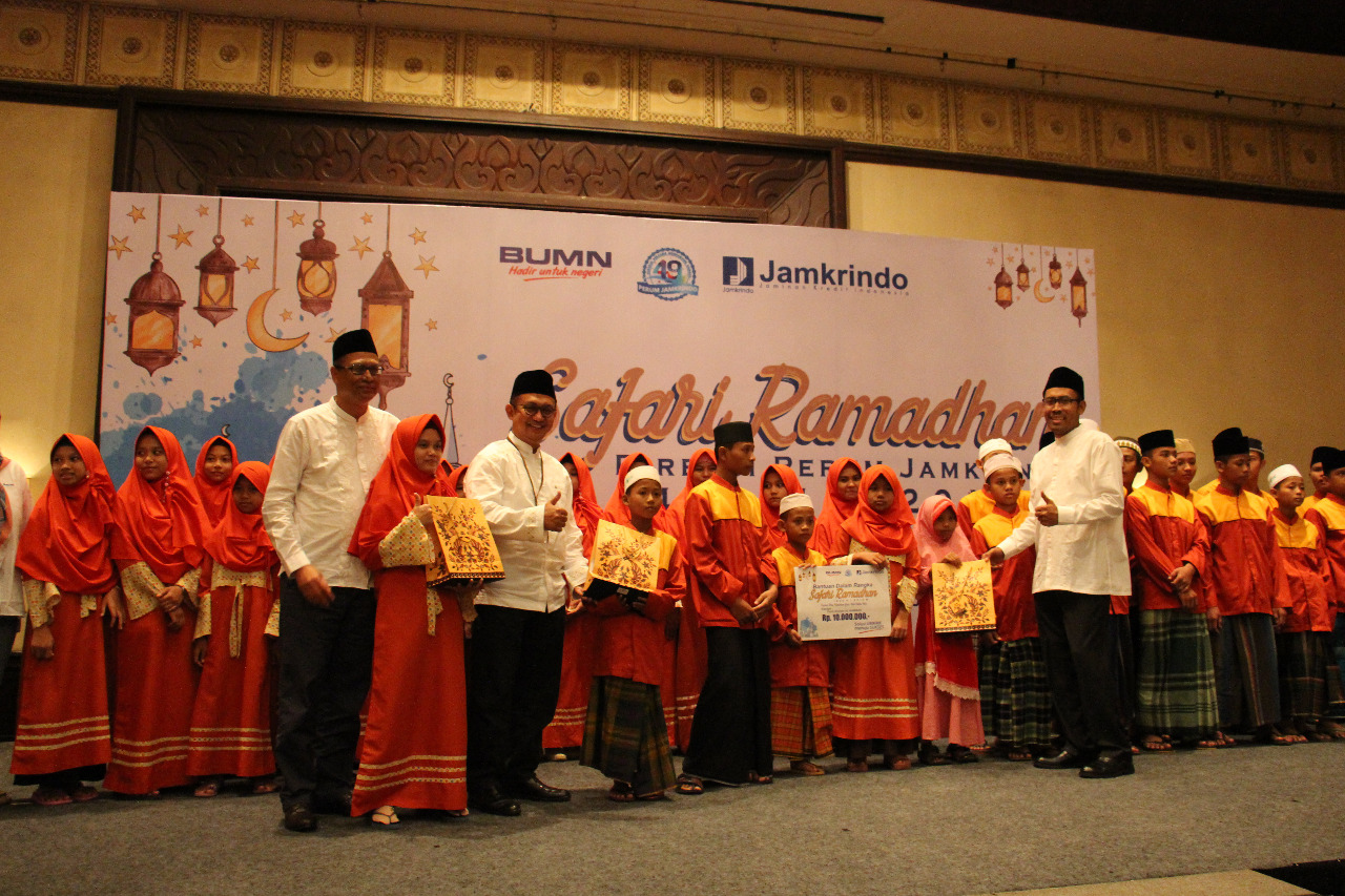Jamkrindo Berbagi dengan Masyarakat Surabaya