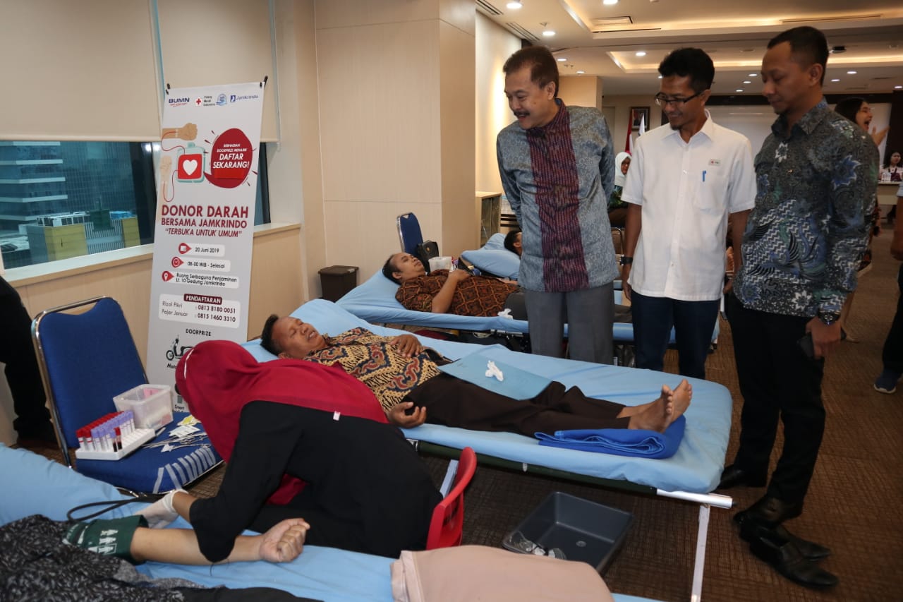 Bantu Sesama, Perum Jamkrindo Selenggarakan Donor Darah