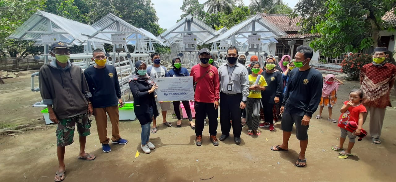 Jamkrindo Serahkan Mesin Pengolah Mangga dan Sarana Budidaya Hidroponik